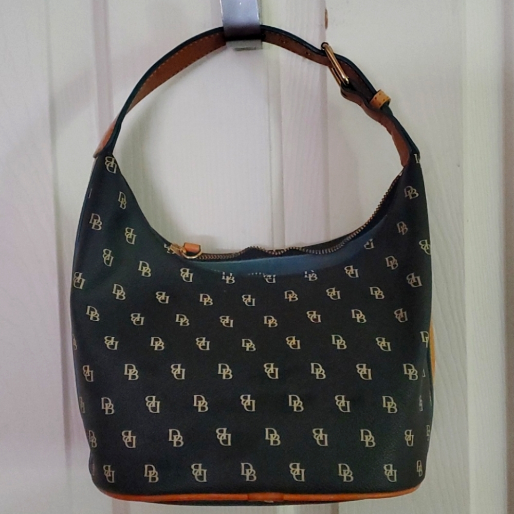 Dooney & Bourke DB small bucket bag leather